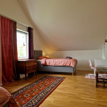 Lila Rummet - Rum Naera Bad Och Centrum, 1 Tr Upp - Saengklaeder & Handdukar Ingar 法耶斯塔登 外观 照片